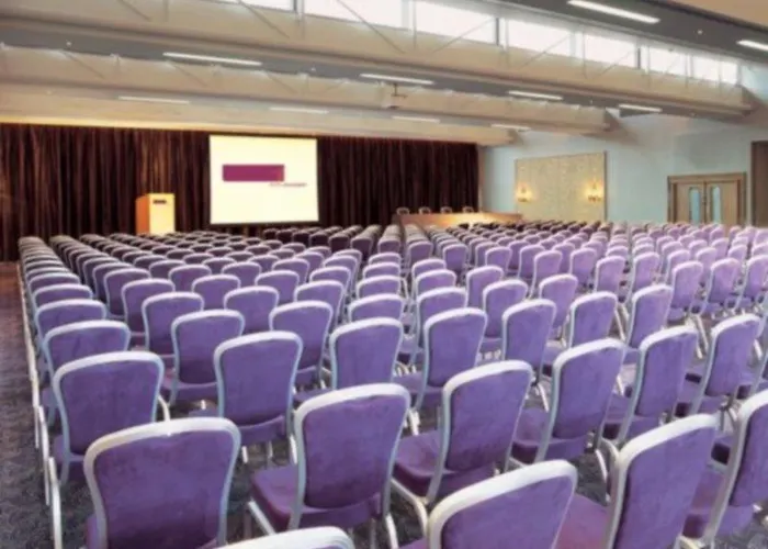 Отель Hotel Kilkenny Килкенни